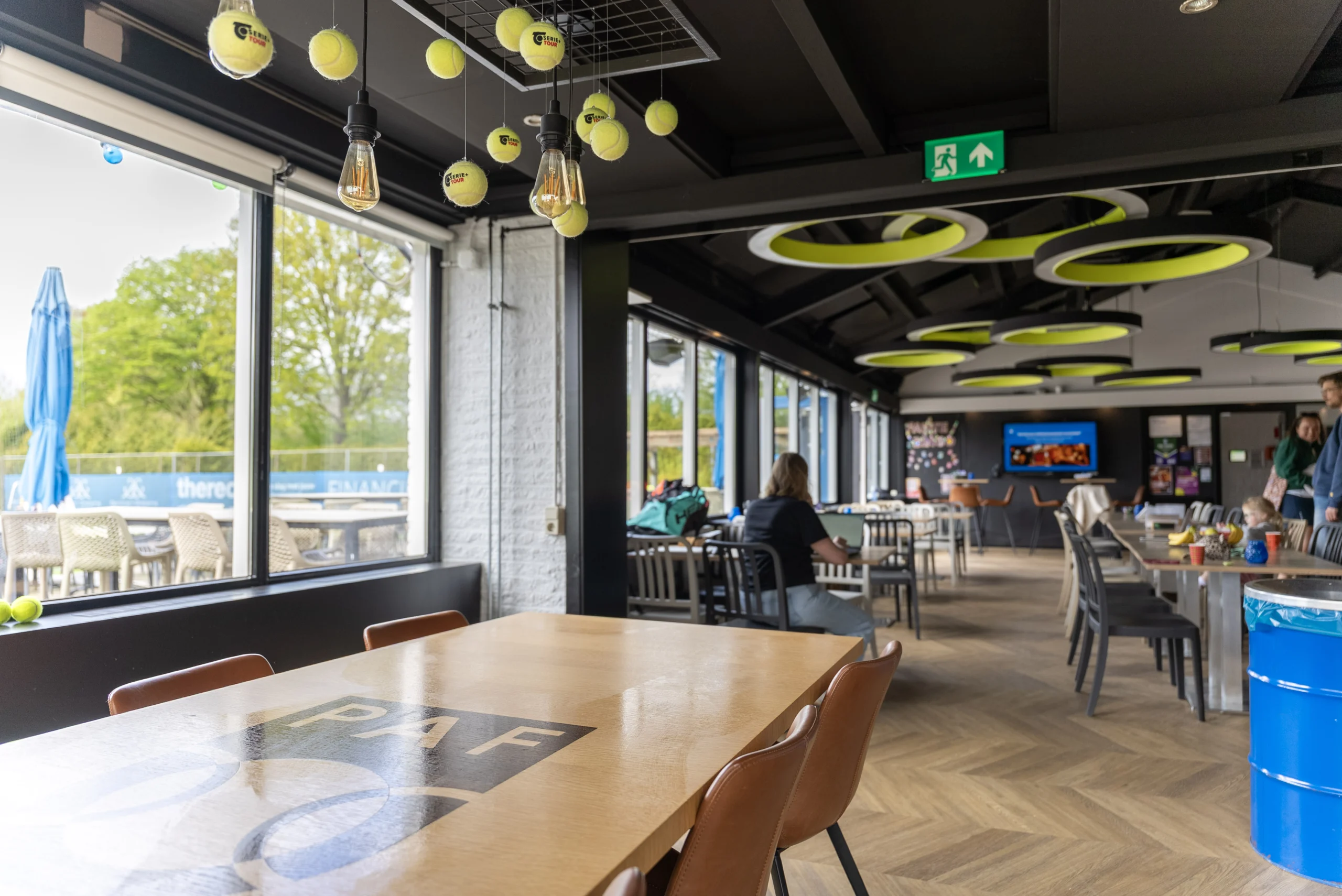 Interieur van het clubhuis van TV PAF in Zwolle