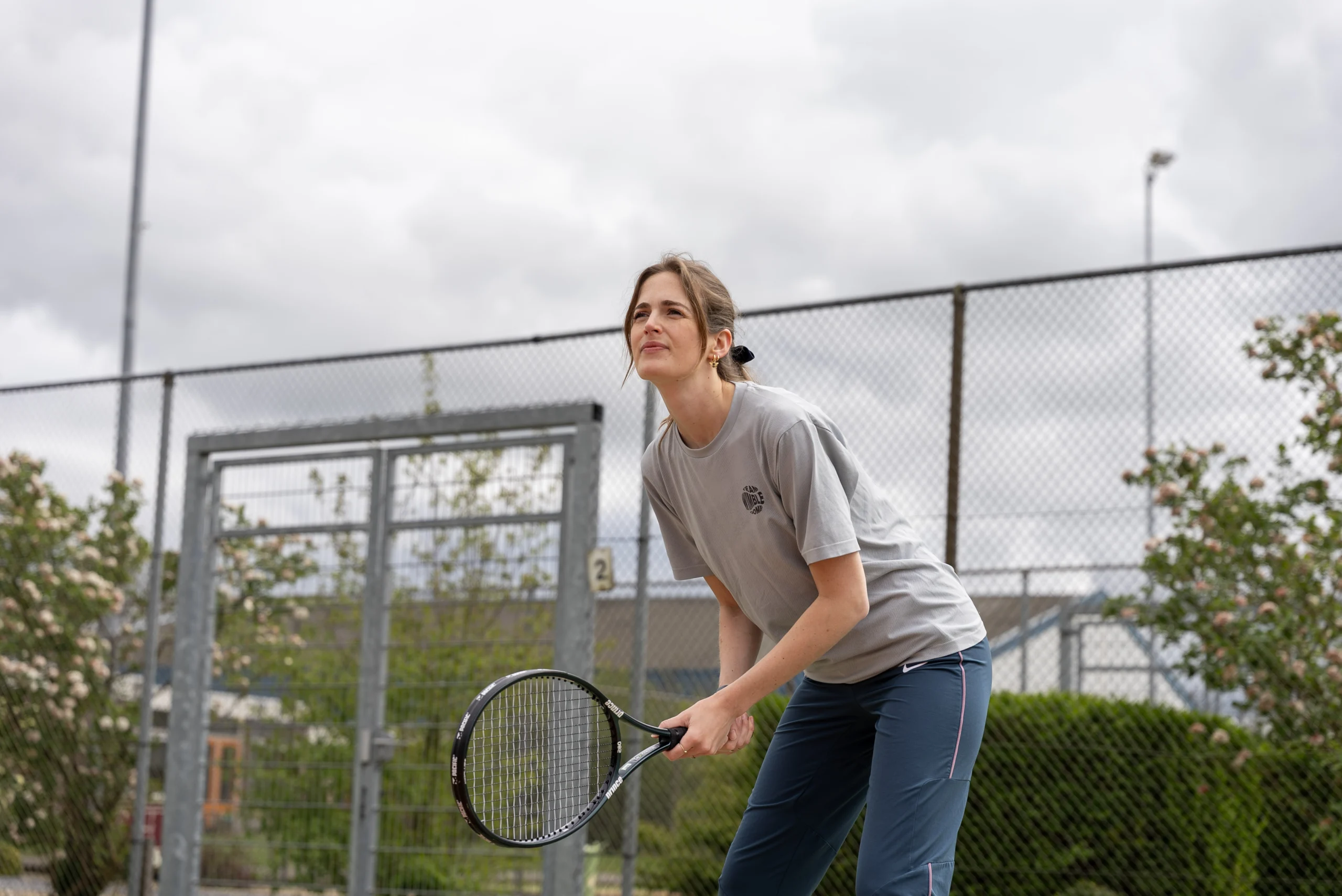 Student met tennisracket bij TV PAF Zwolle