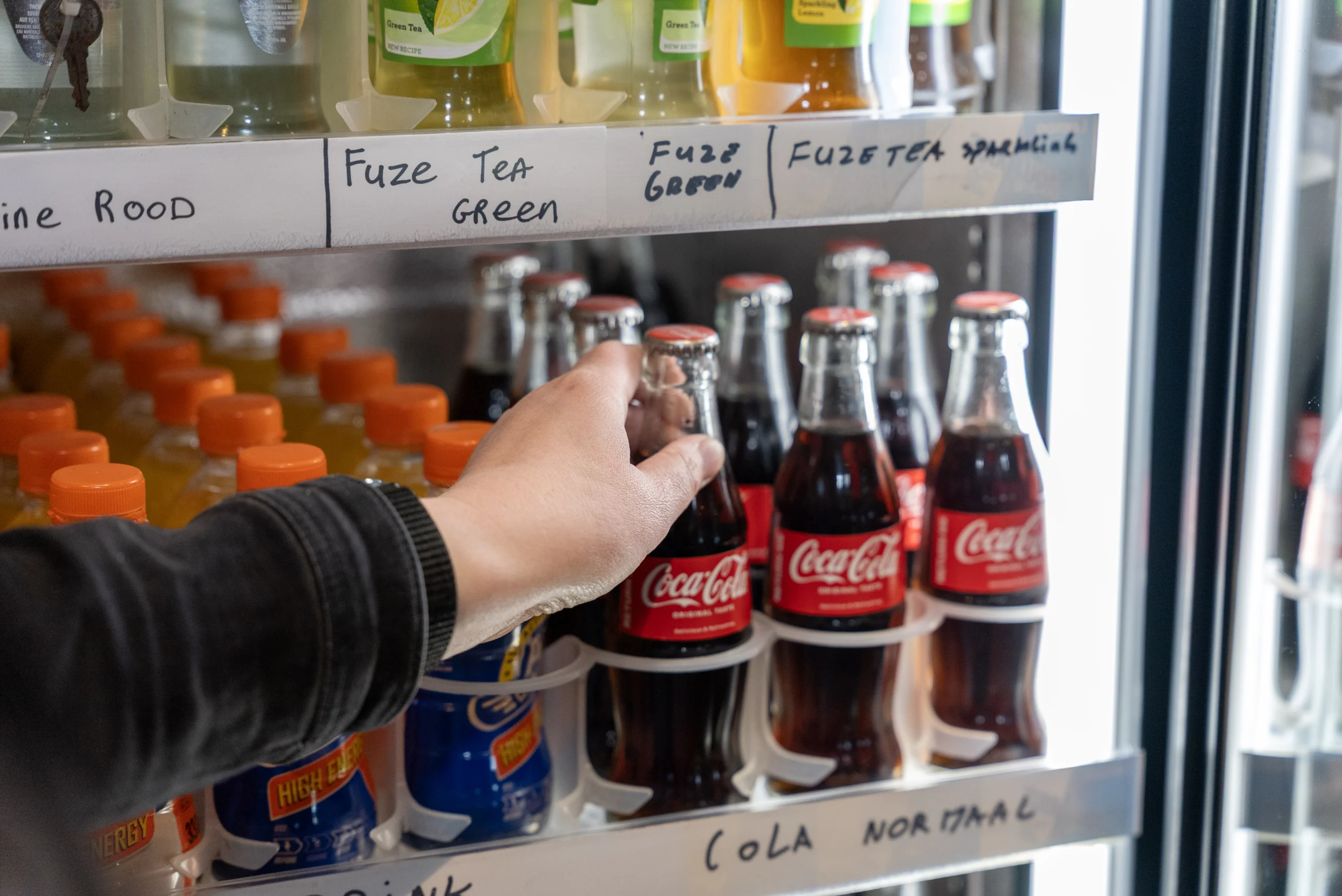 Koelkast met frisdrank in het clubhuis